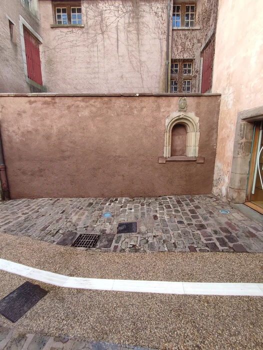 Nettoyage extérieur d'une allée en béton avec nettoyeur haute pression