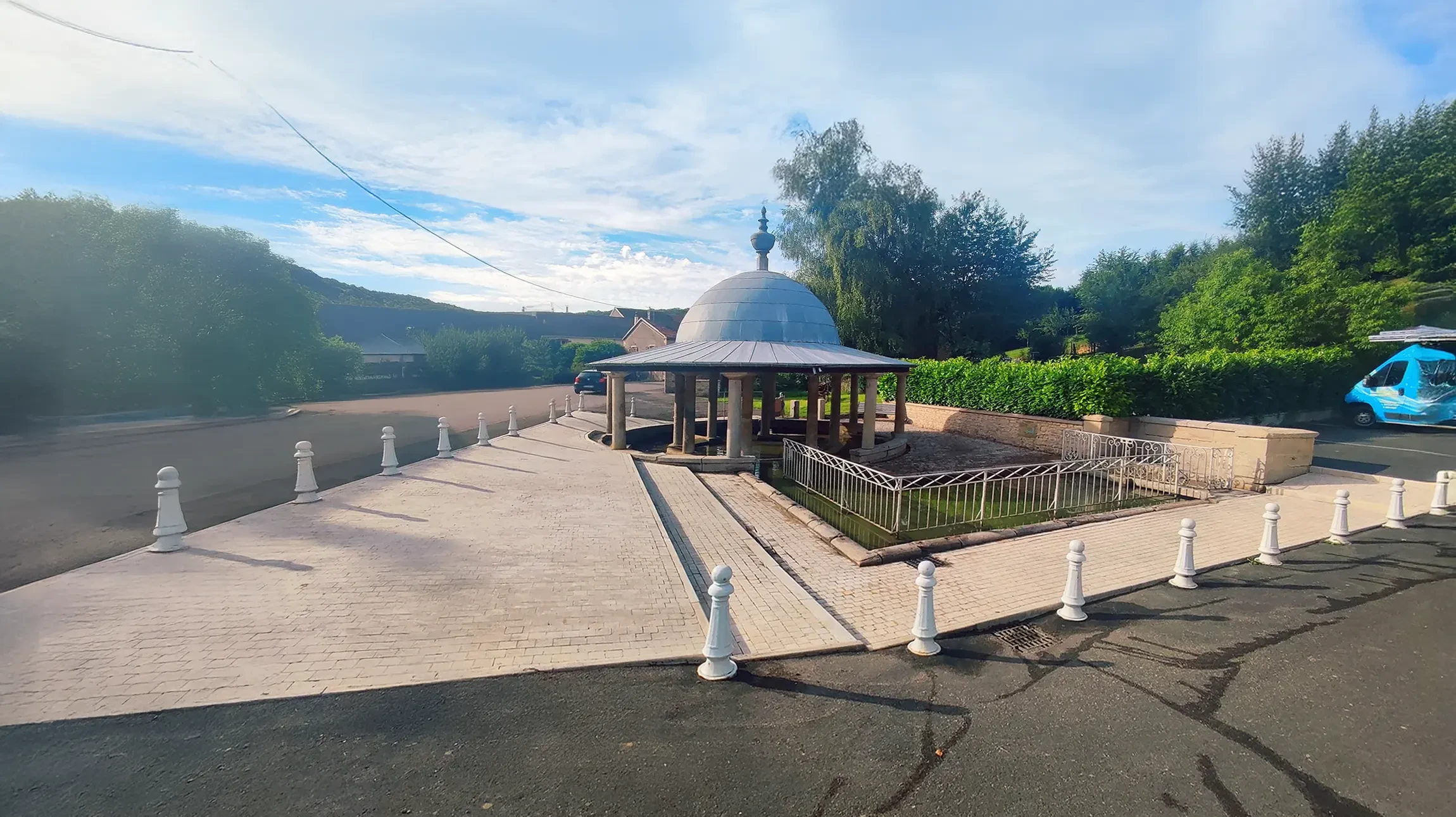 terrasse de nettoyage pour homme avec lave-vaisselle - nettoyeur haute pression à la surface de la terrasse en bois