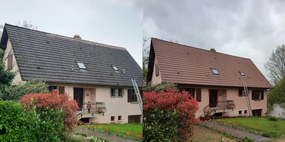 Toiture résidentielle vue depuis une gouttière inondée créant un effet miroir